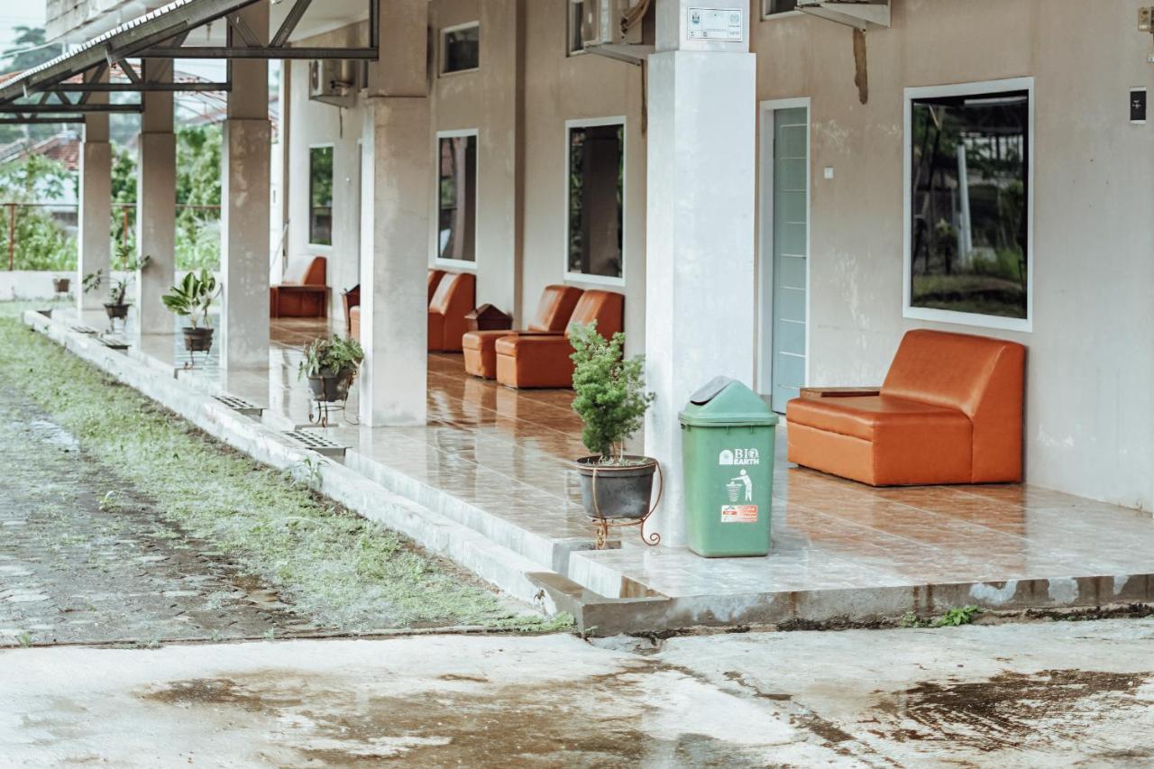 Pondok Kelapa Homestay Lampung Mitra Reddoorz バンダールランプン エクステリア 写真